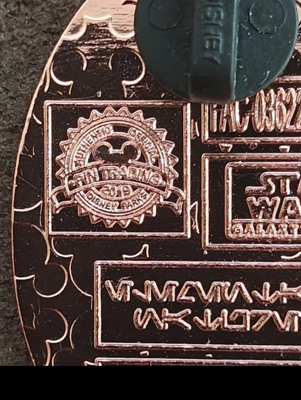 2019 Star Wars Galaxy's Edge Savi's Lightsaber Workshop Elemental Nature Pin